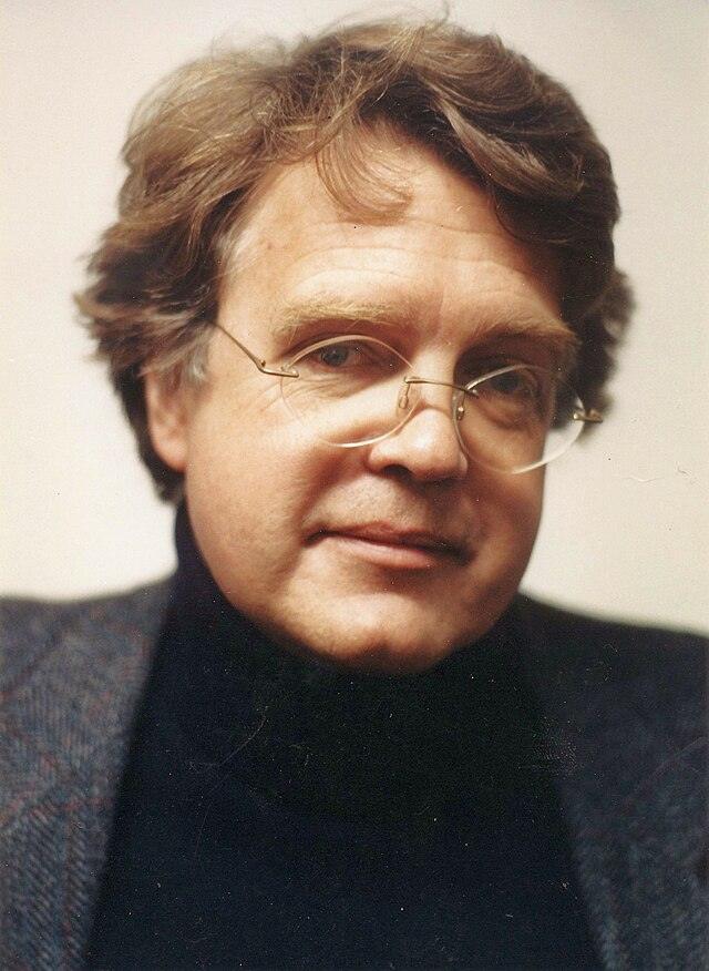 Merlin Holland - único filho de Vyvyan Holland que foi único filho vivo de Oscar Wilde;
