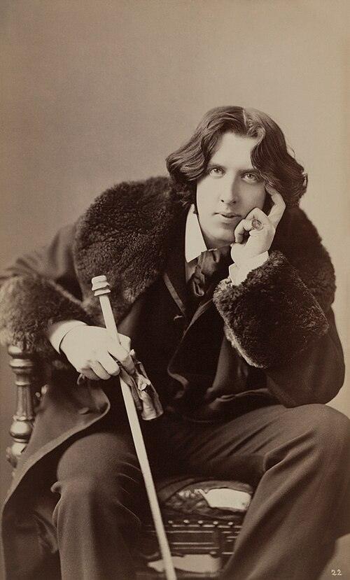 Oscar Wilde sempre muito elegante