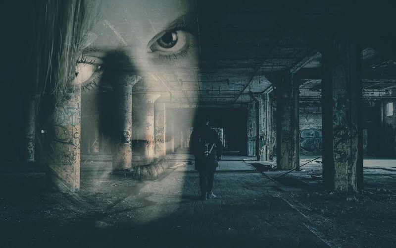 Algo me Chama. Amores à distância e que sonham com a pessoa amada.