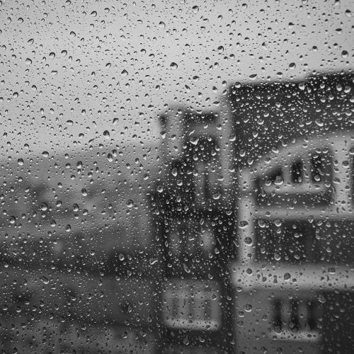 Chove Sem Parar. Devaneios sobre o fim do expediente depois de um dia chuvoso e cansativo.